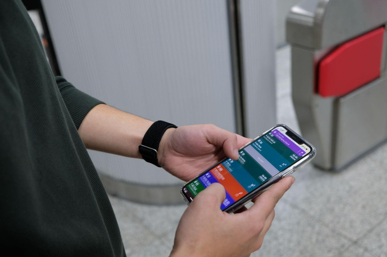 Ứng dụng HCMC Metro HURC có nhiều tính năng nổi bật như: Thông tin vé; Tra cứu lộ trình tuyến; Xem sơ đồ các ga tàu; Kiểm tra chi phí vé dựa trên tuyến đường; Tìm thông tin các điểm vào ra tại từng ga…