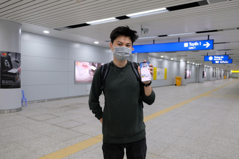 Anh Quốc Vũ, quận 4 chia sẻ: "Mình tải app rất nhanh, mình đăng ký cũng rất nhanh. Tải app từ ngày hôm qua khi đọc thông tin trên các báo, chưa có thời gian trải nghiệm trước đó. Trước mắt thì mình thấy tính năng vé trải nghiệm trên app rất thuận tiện".