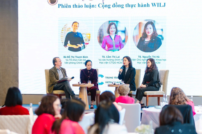 Phiên thảo luận giới thiệu về sáng kiến kết nối cộng đồng cựu học viên, trao đổi kiến thức và kinh nghiệm.