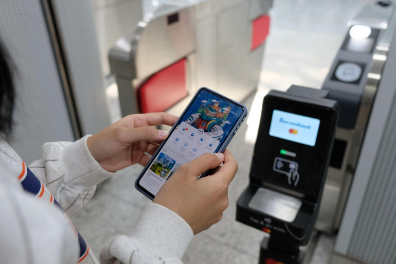 HCMC Metro HURC - ứng dụng dành riêng cho người dân khi di chuyển bằng tuyến Metro số 1 đã có trên CH Play (đối với hệ điều hành Android) và App Store (đối với hệ điều hành iOS).