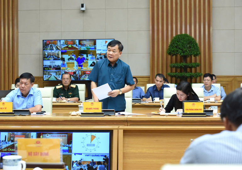 Đại diện lãnh đạo Bộ Quốc phòng phát biểu.