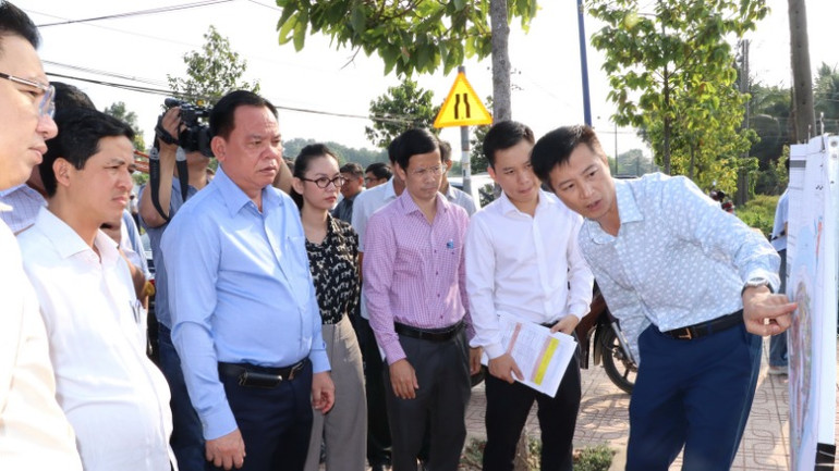 Đại diện chủ đầu tư Dự án khu đô thị Hiệp Hòa báo cáo tiến độ thực hiện.