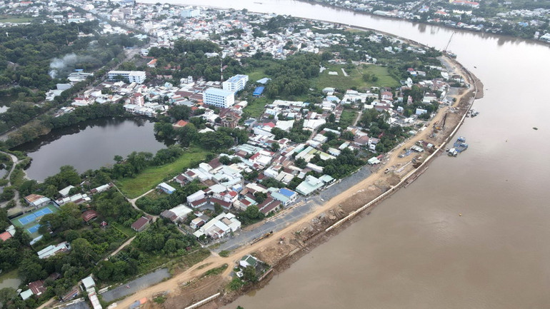 Hai dự án xây dựng đường, kè sông Đồng Nai có điểm đầu tại mố A cầu Hóa An, thành phố Biên Hòa, điểm cuối tại khu vực giáp ranh huyện Vĩnh Cửu.