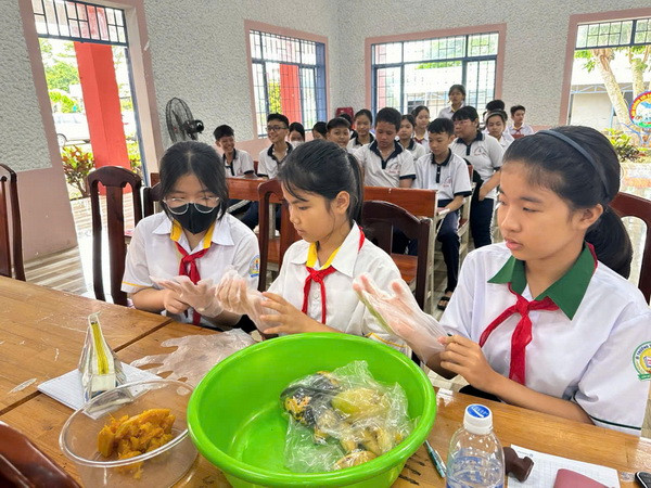 Học sinh trường Trung học cơ sở Xuân Mỹ, huyện Cẩm Mỹ luôn hào hứng với những tiết học IMO.