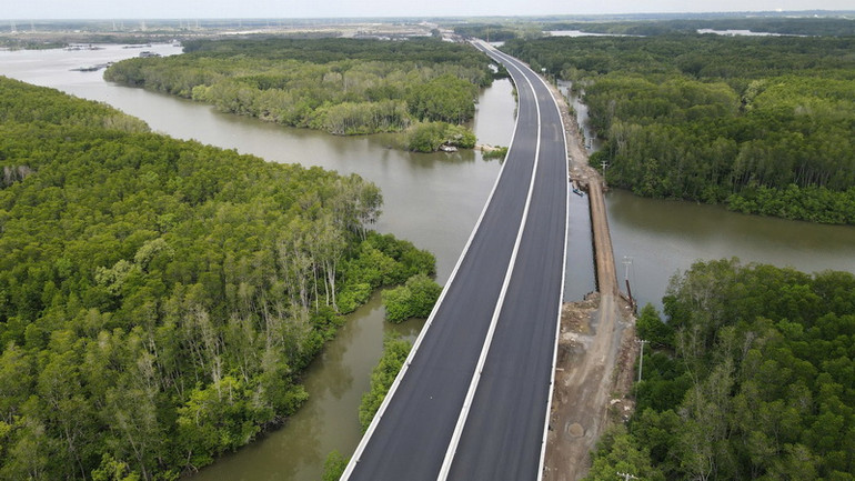 Đường cao tốc Bến Lức - Long Thành, đoạn qua địa phận tỉnh Đồng Nai sắp hoàn thành.