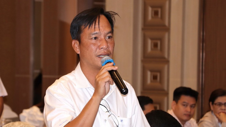 Một doanh nghiệp nêu kiến nghị tại buổi đối thoại.