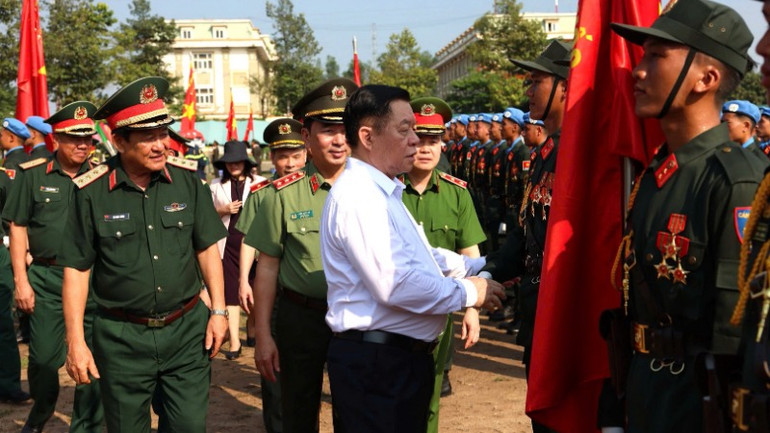 Đồng chí Nguyễn Trọng Nghĩa thăm, động viên chiến sĩ Công an nhân dân tham gia tập luyện tại Trung đoàn Cảnh sát cơ động Đông Nam Bộ.