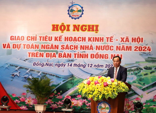 Quyền Chủ tịch Ủy ban nhân dân tỉnh Đồng Nai Võ Tấn Đức đề nghị các đơn vị, địa phương quyết liệt giải ngân vốn đầu tư công ngay từ những ngày đầu năm.