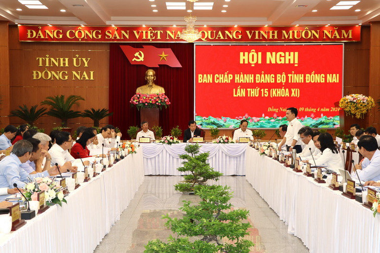 Thiếu tướng Nguyễn Sỹ Quang, Giám đốc Công an tỉnh Đồng Nai báo cáo công tác bảo đảm an ninh trật tự trên địa bàn.