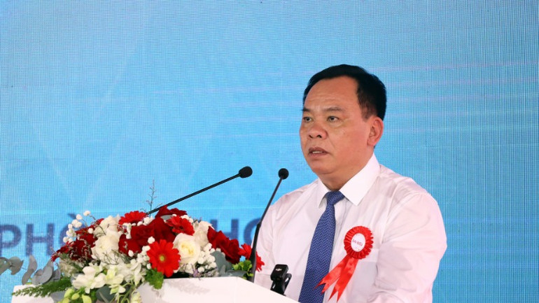 Đồng chí Võ Tấn Đức, Phó Bí thư Tỉnh ủy, Chủ tịch Ủy ban nhân dân tỉnh Đồng Nai, đề nghị các sở, ngành liên quan giải quyết các thủ tục liên quan, không để chậm trễ ảnh hưởng tiến độ dự án.