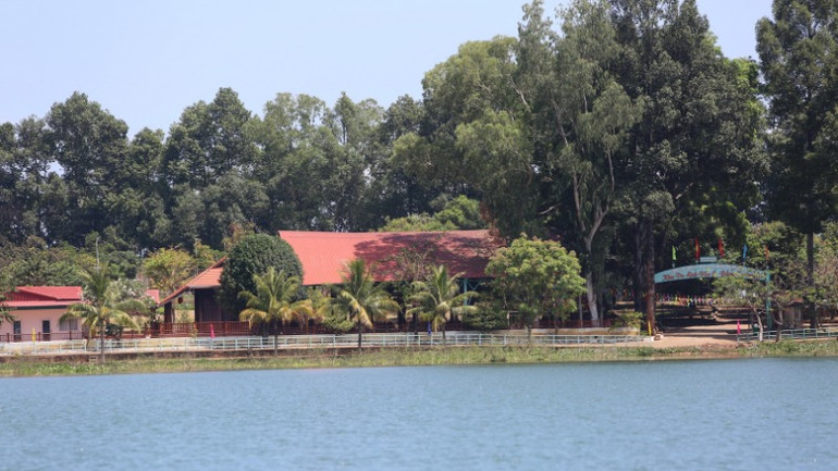 Công trình xây dựng trên đảo Đồng Trường.