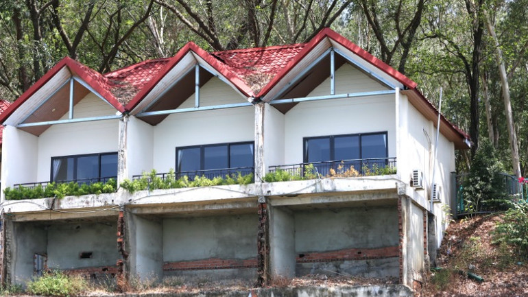 Nhà nghỉ dưỡng kiên cố được xây dựng trên Đảo Ó để kinh doanh du lịch.