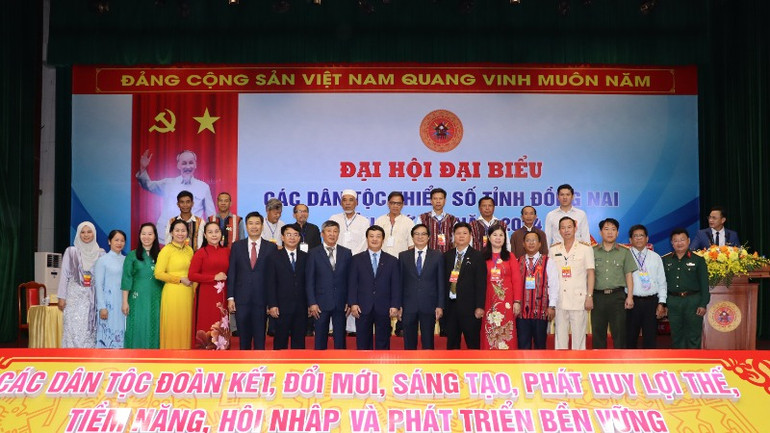 Các đại biểu dự Đại hội chụp ảnh lưu niệm. Các đại biểu dự Đại hội chụp ảnh lưu niệm.