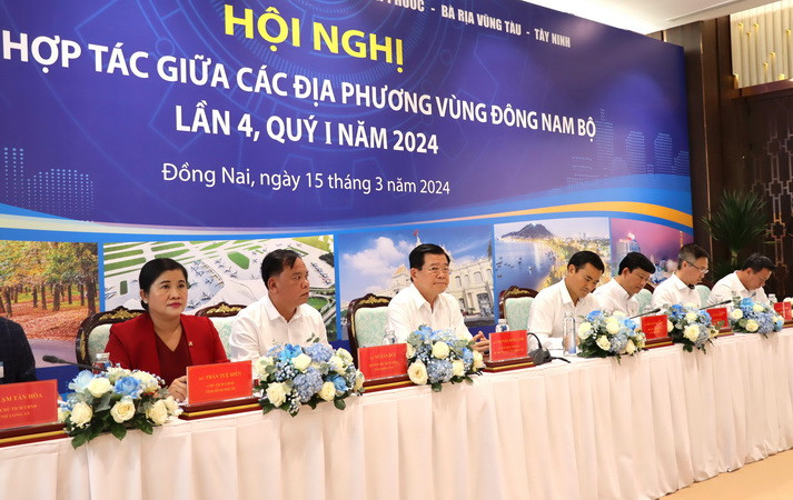Lãnh đạo 6 tỉnh, thành phố trong vùng Đông Nam Bộ chủ trì hội nghị.