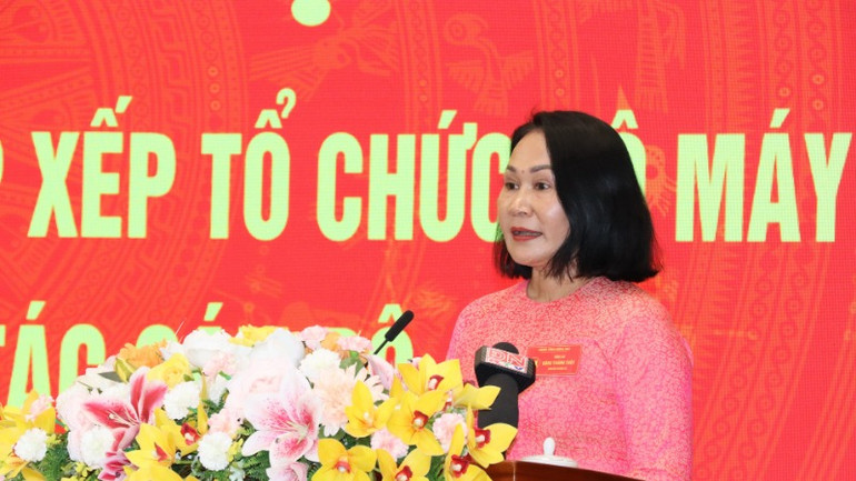 Giám đốc Sở Ngoại vụ Đồng Nai Đặng Thanh Thủy phát biểu cảm ơn lãnh đạo tỉnh và đồng nghiệp đã hỗ trợ để hoàn thành tốt nhiệm vụ trong quá trình công tác. Giám đốc Sở Ngoại vụ Đồng Nai Đặng Thanh Thủy phát biểu cảm ơn lãnh đạo tỉnh và đồng nghiệp đã hỗ trợ để hoàn thành tốt nhiệm vụ trong quá trình công tác.