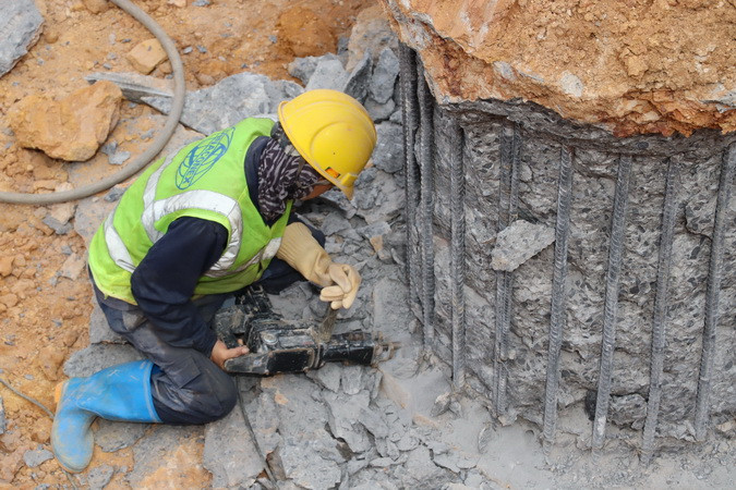 Công nhân thi công trụ nhà ga hành khách sân bay Long Thành.