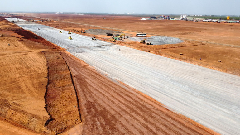 Đường cất, hạ cánh số 1 sân bay Long Thành đang được tăng tốc tiến độ thi công.