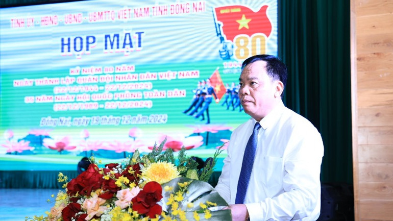 Phó Bí thư Tỉnh ủy, Chủ tịch Ủy ban nhân dân tỉnh Đồng Nai Võ Tấn Đức phát biểu tại buổi họp mặt.