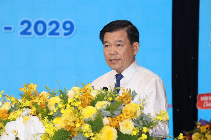 Bí thư Tỉnh ủy Đồng Nai Nguyễn Hồng Lĩnh đề nghị các cấp hội thanh niên phát huy mạnh mẽ tinh thần xung kích, tình nguyện, sáng tạo của tuổi trẻ, tham gia có chiều sâu hoạt động phát triển kinh tế-xã hội.