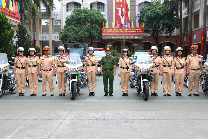 Lãnh đạo Công an tỉnh Đồng Nai cùng cán bộ, chiến sĩ tham dự đợt ra quân.