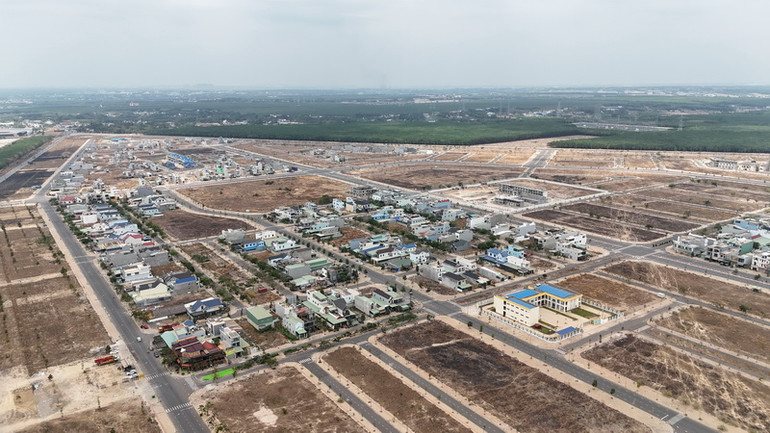 Khu tái định cư Lộc An - Bình Sơn đang được hoàn thiện hạ tầng xã hội.