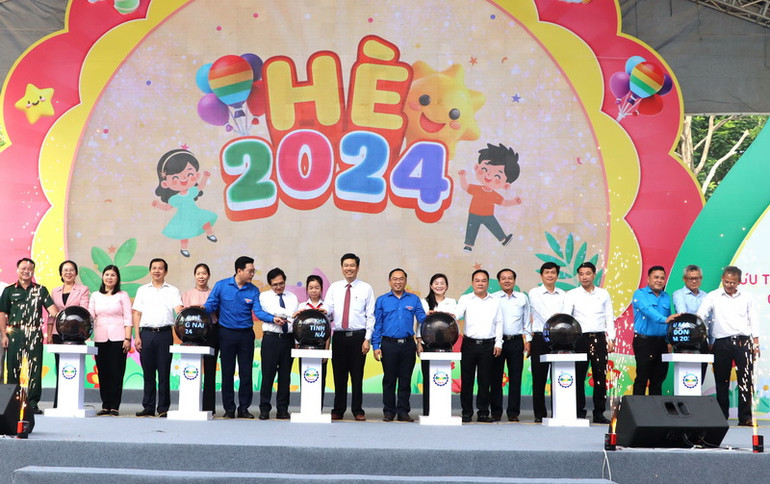 Lãnh đạo tỉnh Đồng Nai và đại biểu nhấn nút khai mạc hè 2024. Lãnh đạo tỉnh Đồng Nai và đại biểu nhấn nút khai mạc hè 2024.