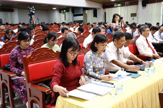 Các đại biểu tham dự kỳ họp.