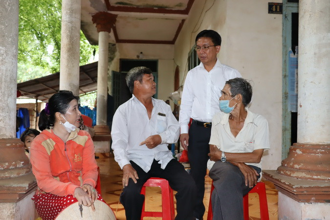 Lãnh đạo huyện Long Thành gặp gỡ người dân trong vùng dự án sân bay Long Thành.