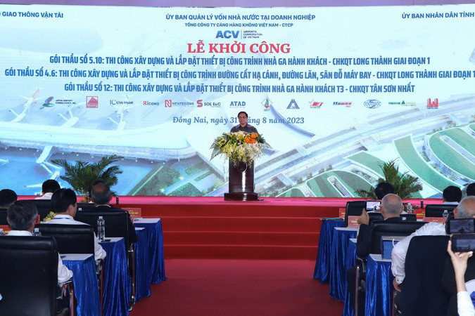 Thủ tướng Chính phủ Phạm Minh Chính phát biểu tại lễ khởi công xây dựng nhà ga hành khách và đường cất hạ cánh, sân đỗ máy bay sân bay Long Thành.