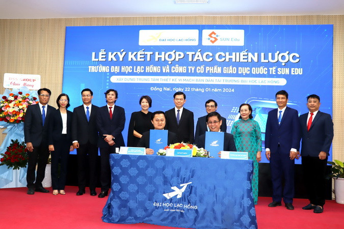 Lãnh đạo Trường đại học Lạc Hồng và Công ty cổ phần Giáo dục Quốc tế SUN EDU ký kết bản thỏa thuận hợp tác.