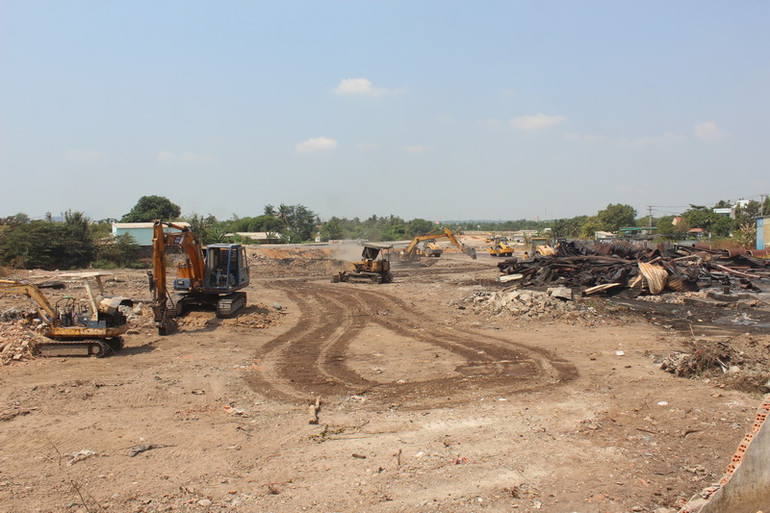 Sau khi tiếp nhận diện tích mặt bằng, đơn vị thi công đoạn qua khu vực trên. Sau khi tiếp nhận diện tích mặt bằng, đơn vị thi công đoạn qua khu vực trên.