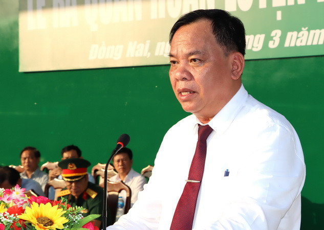 Quyền Chủ tịch Ủy ban nhân dân tỉnh Đồng Nai Võ Tấn Đức phát biểu tại lễ ra quân.