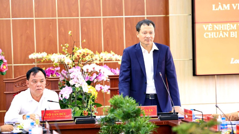 Bí thư Tỉnh ủy Đồng Nai Vũ Hồng Văn phát biểu kết luận buổi làm việc. Bí thư Tỉnh ủy Đồng Nai Vũ Hồng Văn phát biểu kết luận buổi làm việc.