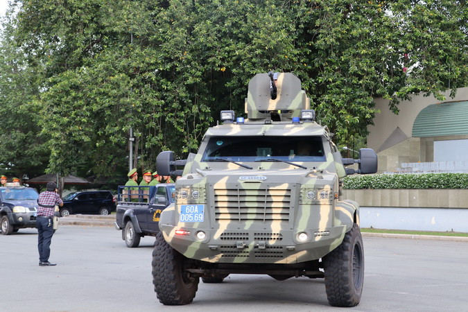 Nhiều phương tiện được huy động tại lễ ra quân.