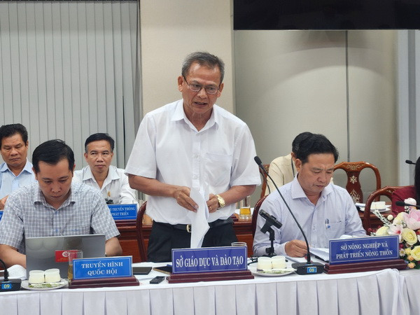 Phó Giám đốc Sở Giáo dục và Đào tạo Đồng Nai Võ Ngọc Thạch thông tin mức hỗ trợ từng đối tượng giáo viên theo dự thảo nghị quyết.