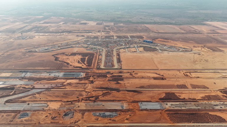 Tận dụng thời tiết mùa khô thuận lợi cho việc thi công, sân bay Long Thành đang được tăng tốc đẩy nhanh tiến độ.