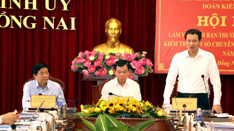 Bí thư Tỉnh ủy Đồng Nai Vũ Hồng Văn phát biểu tại buổi làm việc.