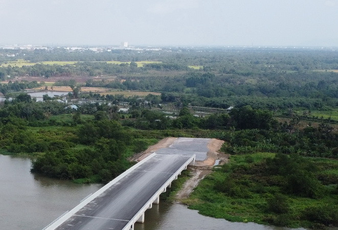 Khó khăn trong giải phóng mặt bằng khiến tuyến đường kết nối từ cầu Vàm Cái Sứt đến cao tốc Thành phố Hồ Chí Minh-Long Thành-Dầu Giây chưa thể triển khai xây dựng.