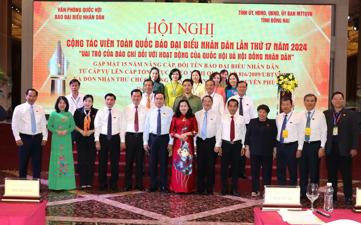 Chủ tịch Quốc hội Trần Thanh Mẫn, Phó Chủ tịch Quốc hội Nguyễn Đức Hải cùng các đồng chí lãnh đạo các Ủy ban của Quốc hội chụp ảnh với các đồng chí lãnh đạo tỉnh Đồng Nai. Chủ tịch Quốc hội Trần Thanh Mẫn, Phó Chủ tịch Quốc hội Nguyễn Đức Hải cùng các đồng chí lãnh đạo các Ủy ban của Quốc hội chụp ảnh với các đồng chí lãnh đạo tỉnh Đồng Nai.