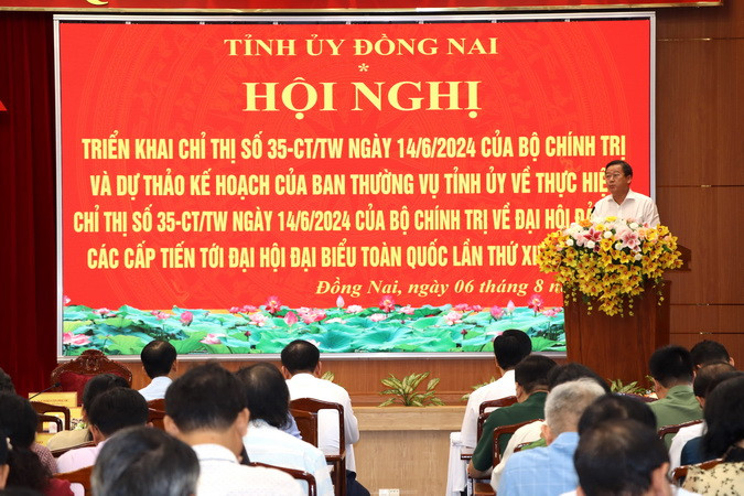 Trưởng Ban Tổ chức Tỉnh ủy Đào Văn Phước quán triệt một số nội dung cơ bản của Chỉ thị 35 của Bộ Chính trị.