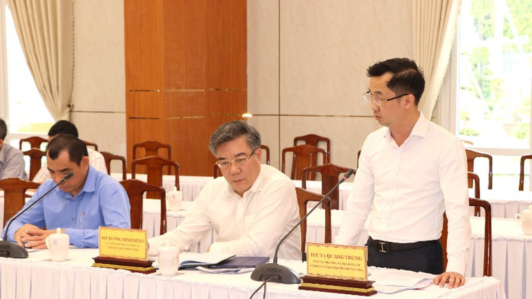 Đồng chí Tạ Quang Trung, Phó Vụ trưởng Vụ địa bàn VII, Cơ quan Ủy ban Kiểm tra Trung ương phát biểu tại hội nghị.