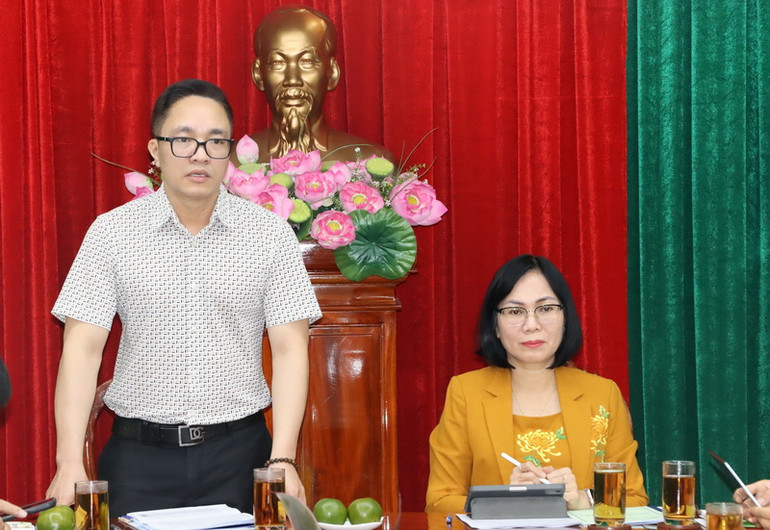 Lãnh đạo EVN kiến nghị Đồng Nai tăng cường các biện pháp tiết kiệm điện và tháo gỡ khó khăn cho các dự án xây dựng công trình điện.