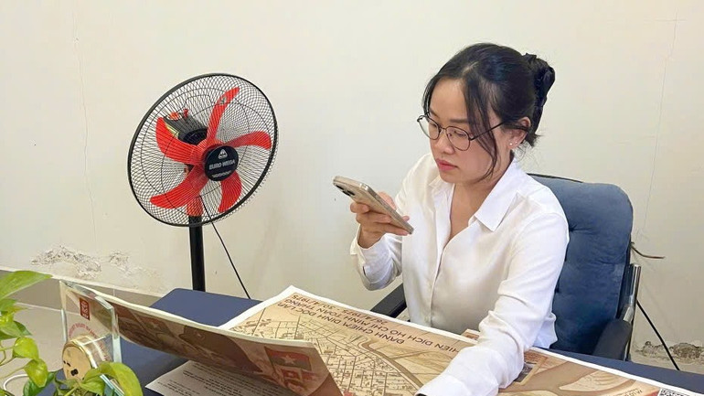 Công chức phường Bửu Long, thành phố Biên Hòa, trải nghiệm phụ san đặc biệt của Báo Nhân Dân. Công chức phường Bửu Long, thành phố Biên Hòa, trải nghiệm phụ san đặc biệt của Báo Nhân Dân.