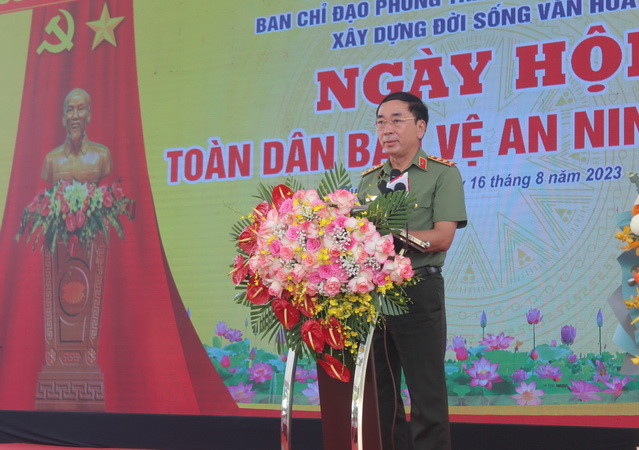 Thượng tướng Trần Quốc Tỏ phát biểu tại Ngày hội toàn dân bảo vệ an ninh Tổ quốc xã Quang Trung, huyện Thống Nhất.