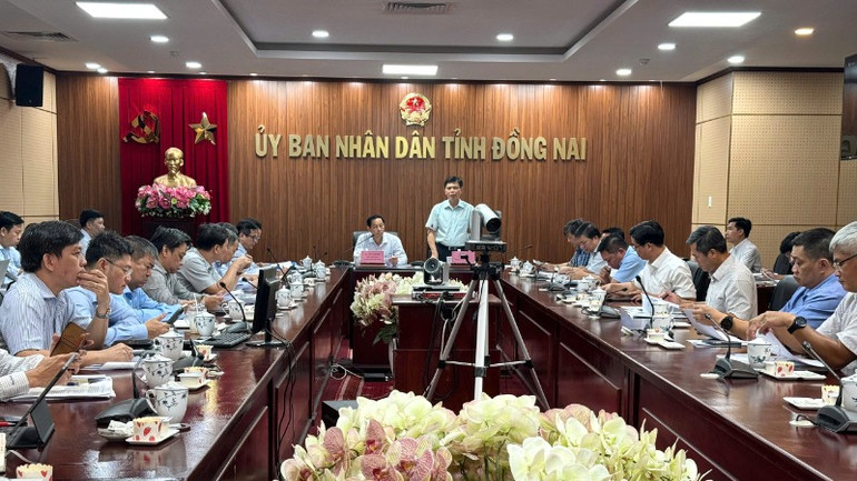 Thứ trưởng Giao thông vận tải Lê Anh Tuấn phát biểu tại buổi làm việc. Thứ trưởng Giao thông vận tải Lê Anh Tuấn phát biểu tại buổi làm việc.