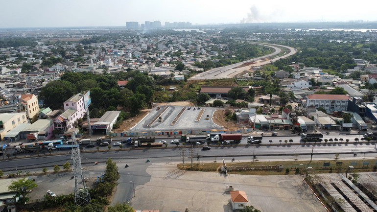 Điểm kết nối giữa đường Hương lộ 2 với Quốc lộ 51 đang được thi công.