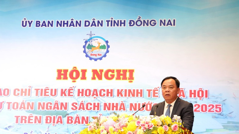 Phó Bí thư Tỉnh ủy, Chủ tịch Ủy ban nhân dân tỉnh Võ Tấn Đức đề nghị.các ngành, các cấp phải nỗ lực, phấn đấu ngay từ những ngày đầu, tháng đầu của năm 2025 để đạt được mục tiêu tăng trưởng GRDP tăng 10%.
