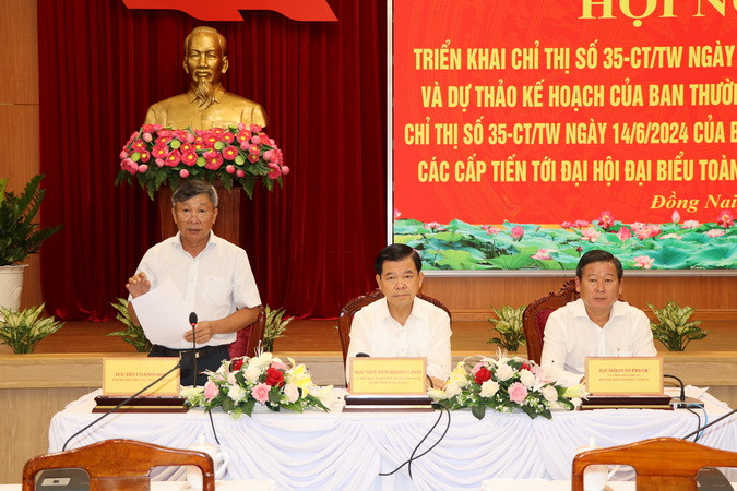 Các đồng chí chủ trì hội nghị triển khai Chỉ thị 35 của Bộ Chính trị và Kế hoạch của Ban Thường vụ Tỉnh ủy Đồng Nai.