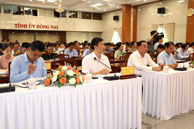 Lãnh đạo chủ chốt tỉnh Đồng Nai cùng các đại biểu tham dự hội nghị.