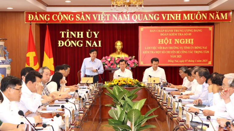 Phó trưởng Ban Nội chính Trung ương Bùi Văn Nghiêm phát biểu tại buổi làm việc.
